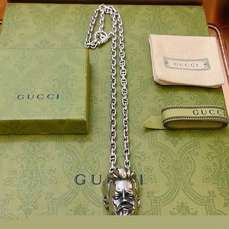 G*u*i necklaces